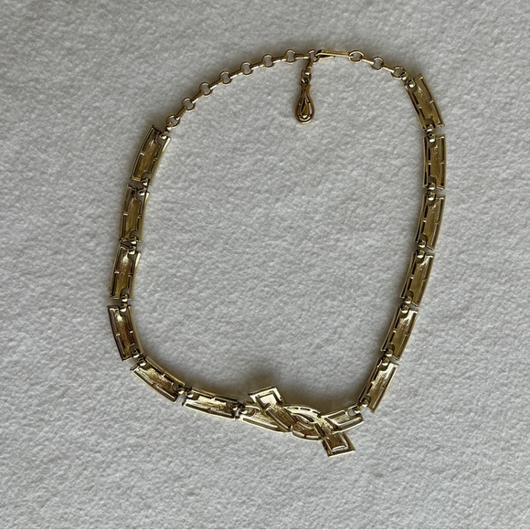 Vintage Coro brush finish, light gold tone necklace, Makers mark on clasp - Picture 4 of 10